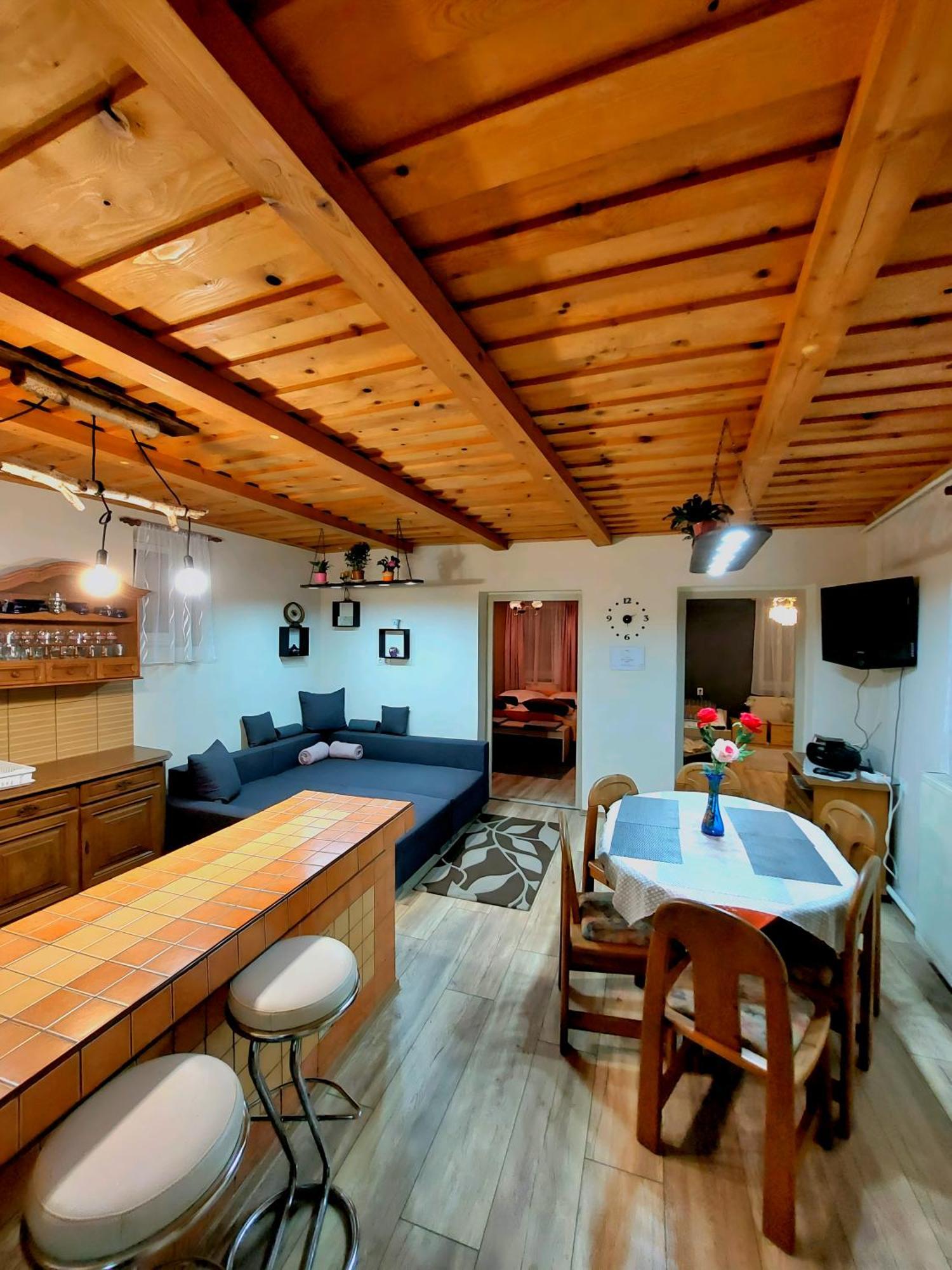 Kata Vendeghaz Apartment Satoraljaujhely Ngoại thất bức ảnh